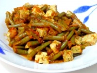 assiette haricots verts tofu sauce