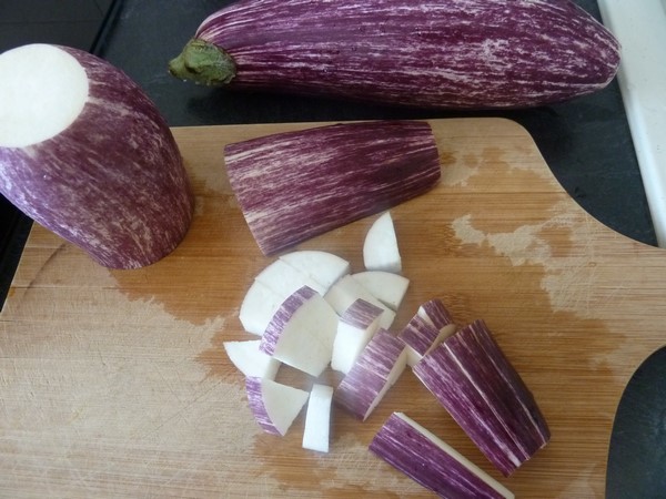 wok aubergines trancher