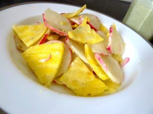 petales-radis-betterave-jaune-sauce-anis-servir