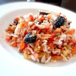 salade de riz au poivron cru et graines de tournesol servir