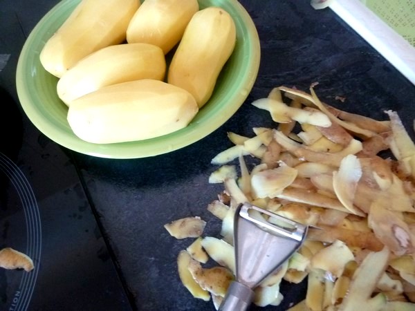 artichauts-pommes-de-terre-persilles-eplucher
