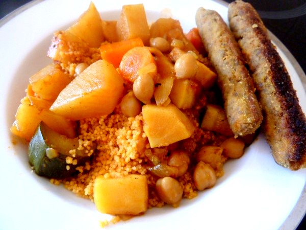 couscous-vegetarien-ou-vegan-servir-chaud