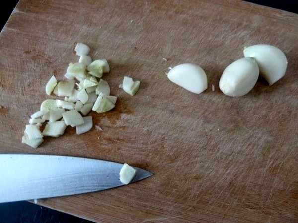 nems-epinards-salade-aux-graines-tournesol-ail