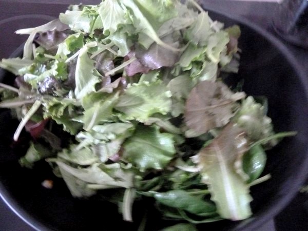 nems-epinards-salade-aux-graines-tournesol-reduire