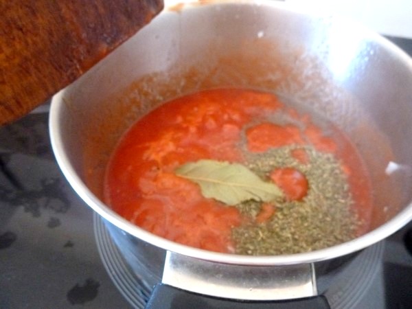 raviolis salade cajou et sauce tomate assaisonner