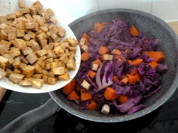 chou rouge patate douce et tofu à la moutarde