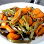 Carottes braisees vigne rouge et algues assiette