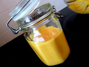 sauce cajou curcuma mise en pot