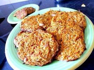 Galettes aux 2 patates rapees servir