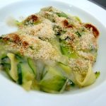 courgettes en lamelles sauce bechamel dresser