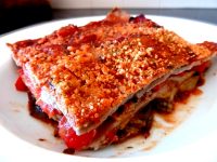 Lasagnes aux aubergines et tomates servir