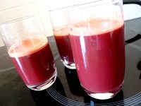 jus-detox-carottes-betteraves-concombre-citron-verres