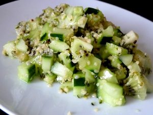 crudites-concombre-kiwi-au-chanvre-servir