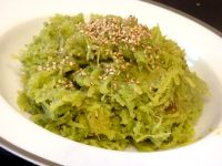 courge-spaghetti-au-pesto-epinard-servir-chaud