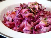 endives-betteraves-sauce-yaourt-servir