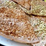 galettes-de-teff-au-chanvre-et-sesame-roti-accompagner-plat