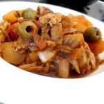 chou chinois et pommes de terre servir